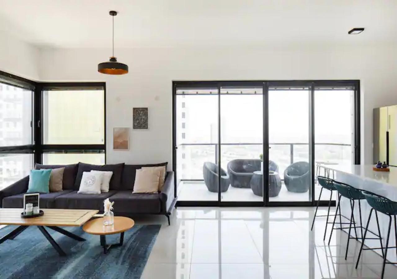 O&O Group- Special Apartment Sea View Luxury Tower Bat Yam Esterno foto