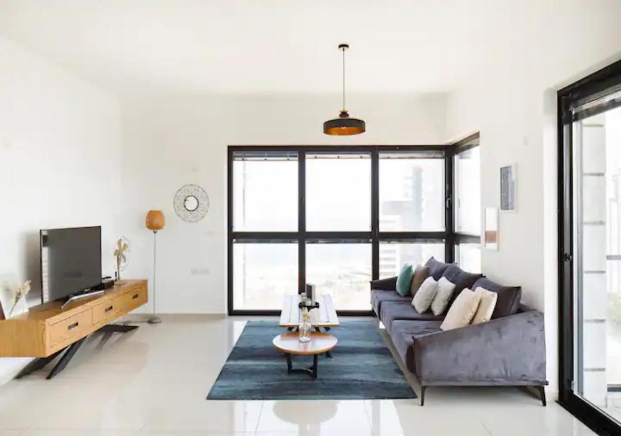 O&O Group- Special Apartment Sea View Luxury Tower Bat Yam Esterno foto
